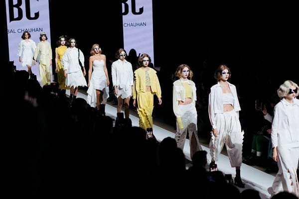 Indian Designer Lights Up Moscow Fashion Week